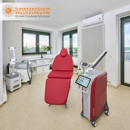 Laserzentrum Hautästhetik Straubing Behandlungsraum 2 mit Blick Richtung Straubing Süd Laserzentrum Hautästhetik Straubing Behandlungsraum 2 mit Blick Richtung Straubing Süd